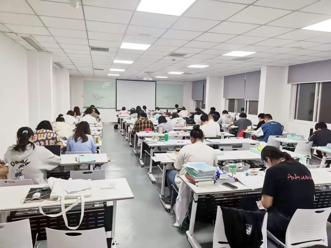 　　東吳教育目前已在安徽和貴州設置培訓中心， 　　其他地區都有相應的培訓點(diǎn)。